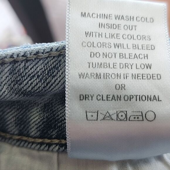 Vervet Distressed Light Blue Wash Cropped Denim Jeans, 28 - Picture 8 of 8